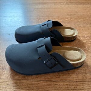 NWOTs Leather Black Slip-On Clog Mules Sandals Shoes